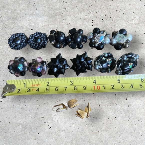 Seven 7 pairs vintage clip on estate earrings in blacks and grays marked Japan - Picture 15 of 15